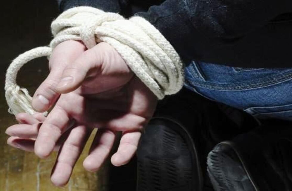 Le pidieron un vaso de agua, lo golpearon y le robaron