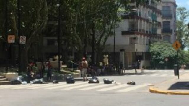 Corte de tru00e1nsito frente al municipio