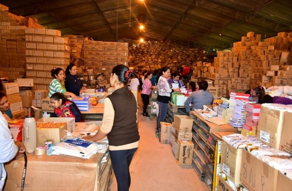 Parque Industrial: comenzó la distribución de kits escolares a las escuelas de capital