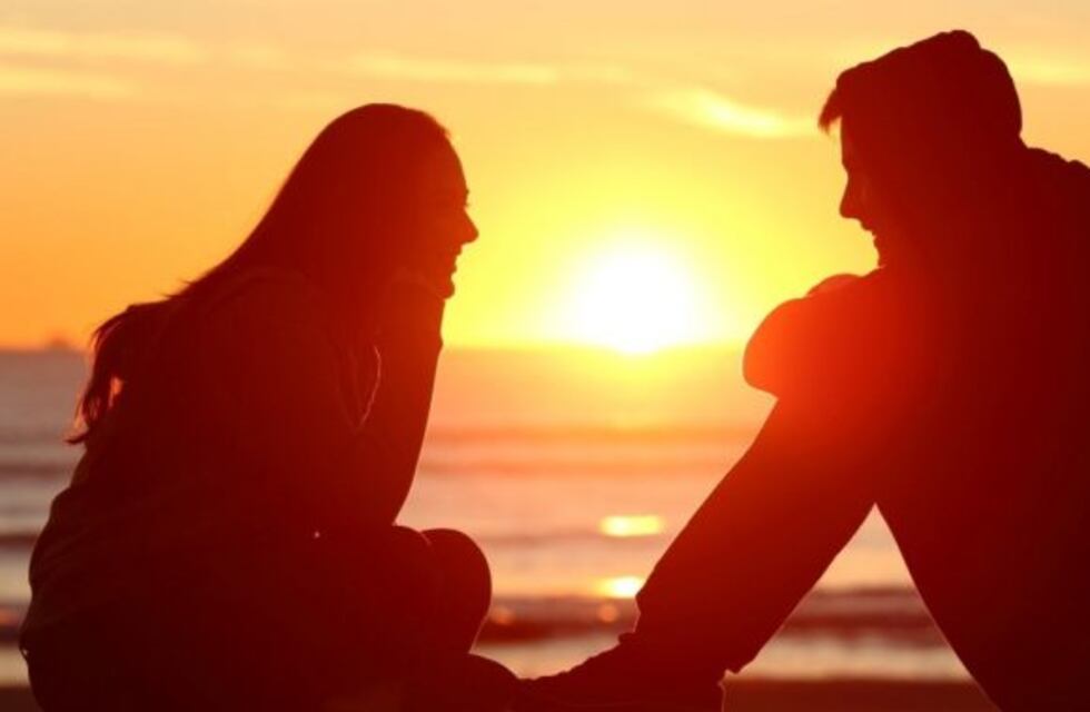 Se enamoró en el micro, lo buscó por las redes y lo encontró