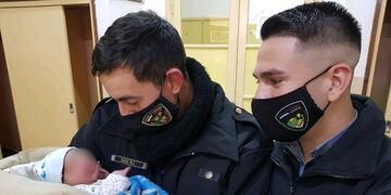 Policías de la Comisaría 7 de Posadas ayudaron en un parto\u002E (Policía de Misiones)