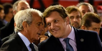 Argentina's River Plate President Rodolfo D'Onofrio (L) speaks to Conmebol President Alejandro Dominguez before the Copa Libertadores 2017 group 3 football match between River Plate and Colombia's Deportivo Independiente Medellin at the Monumental stadium in Buenos Aires, Argentina, on May 25, 2017\u002E / AFP PHOTO / EITAN ABRAMOVICH ciudad de buenos aires Rodolfo DOnofrio Alejandro Dominguez futbol copa libertadores 2017 futbolistas partido river plate vs independiente de medellin