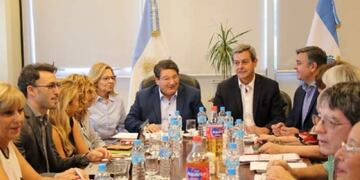 Roberto Gattoni durante una de las reuniones paritarias con los gremios docentes\u002E