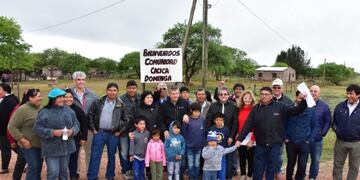 Peppo junto a pobladores de la zona, habilitó varias obras\u002E (Prensa Gobierno del Chaco)