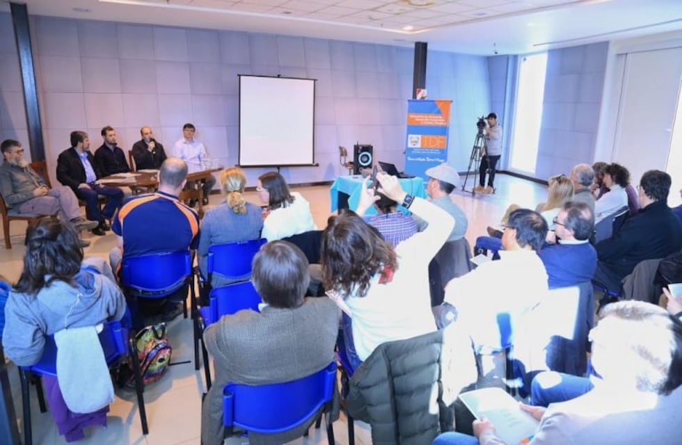 Comenzó la primera jornada sobre perros asilvestrados y ganadería en Tierra del Fuego