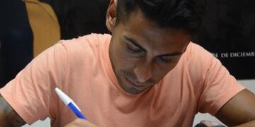 Carrizo firmu00f3 el contrato con Central