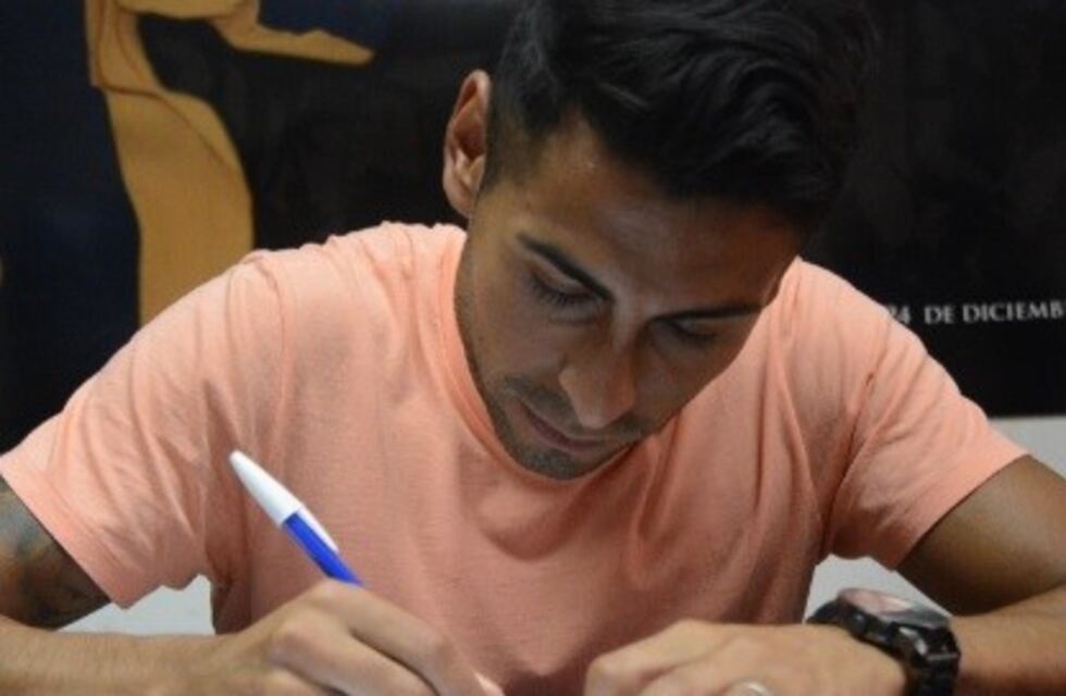 Carrizo firmó el contrato y ya es oficialmente canalla
