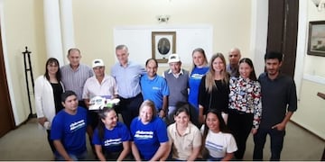 El Gobierno provincial le entregó un colectivo a la municipalidad de El Soberbio\u002E