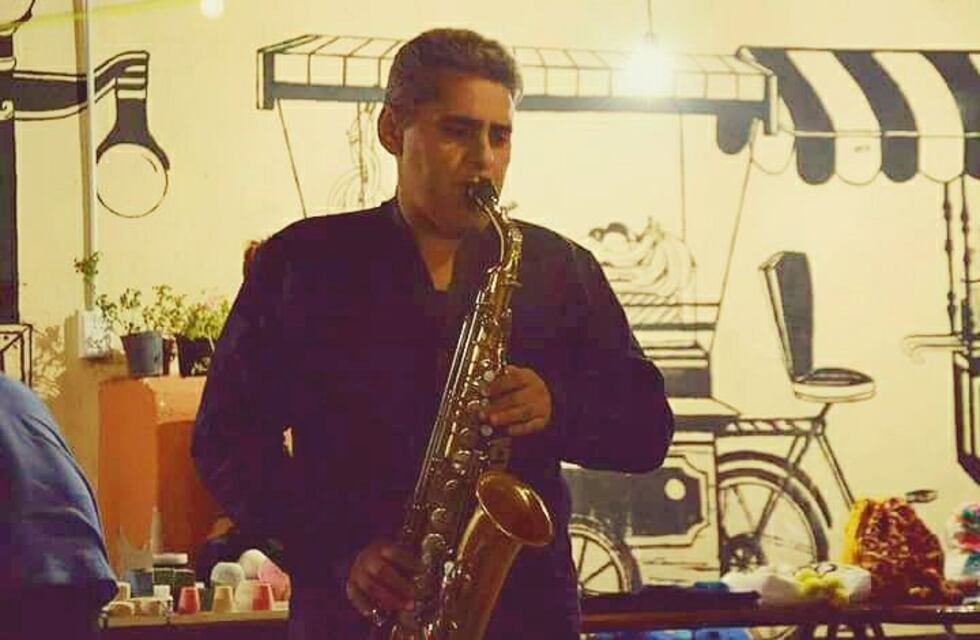 La luz mala y otros cuentos, con fondo de saxo