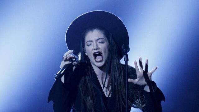 Singer Lorde performs at the 2014 Billboard Music Awards in Las Vegas, Nevada May 18, 2014.    REUTERS/Steve Marcus (UNITED STATES  - Tags: ENTERTAINMENT TPX IMAGES OF THE DAY)  (BILLBOARDAWARDS-SHOW) las vegas eeuu Lorde entrega premios Billboard Musica