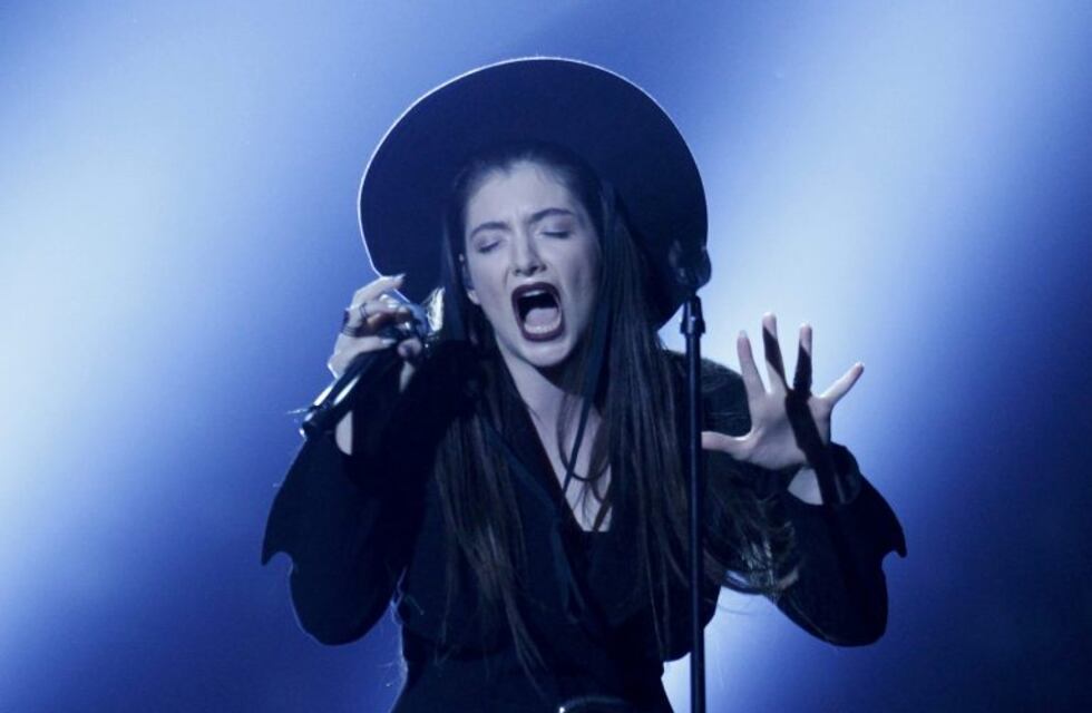 Lorde volvió al ruedo con Green Light, un homenaje a la música de los 90