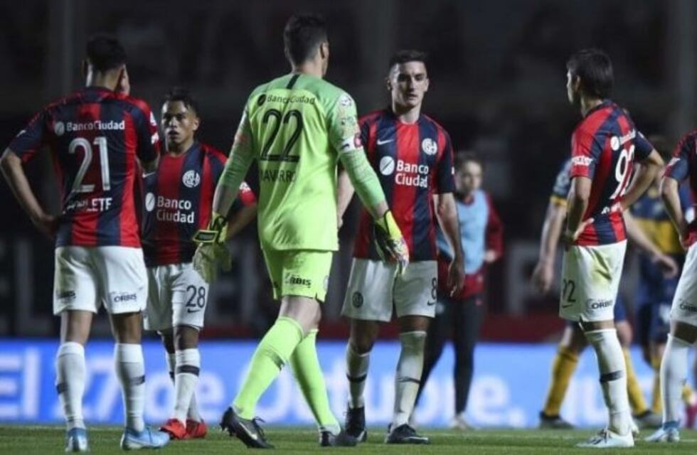 Un grupo de barras presionó al plantel de San Lorenzo en el entrenamiento