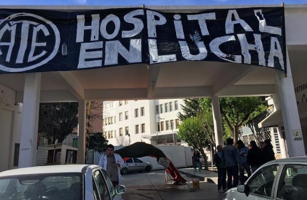 Hospital Regional: instalaron la "Carpa de la Dignidad"