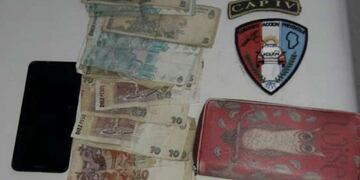 El asalto a una taxista terminó con el ladrón apuñalado por la trabajadora del volante\u002E (Prensa Policía de Córdoba)