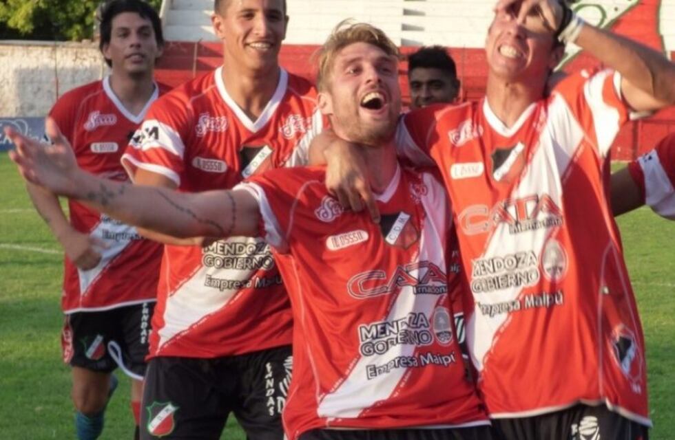 Mirá el golazo de Walter García que hizo festejar a todo Maipú