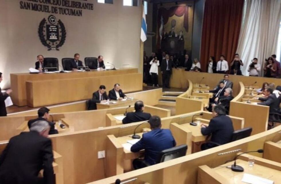 Tras una sesión polémica, Cortalezzi seguirá al frente del Concejo Deliberante