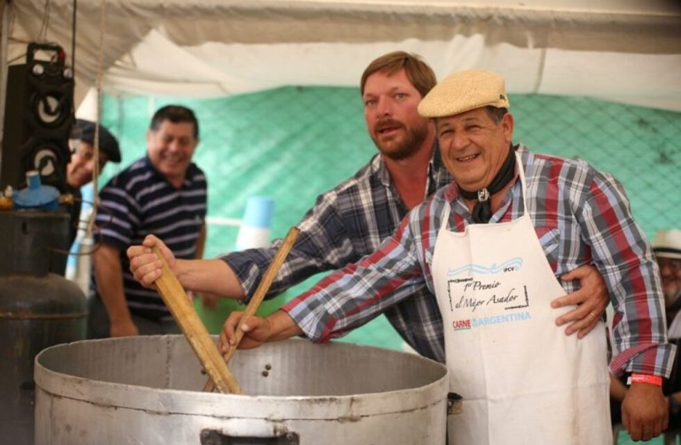 Su vocación solidaria lo convirtió en el "cocinero del pueblo"