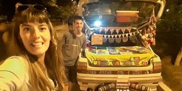 Salieron a recorrer el país en un Renault 11