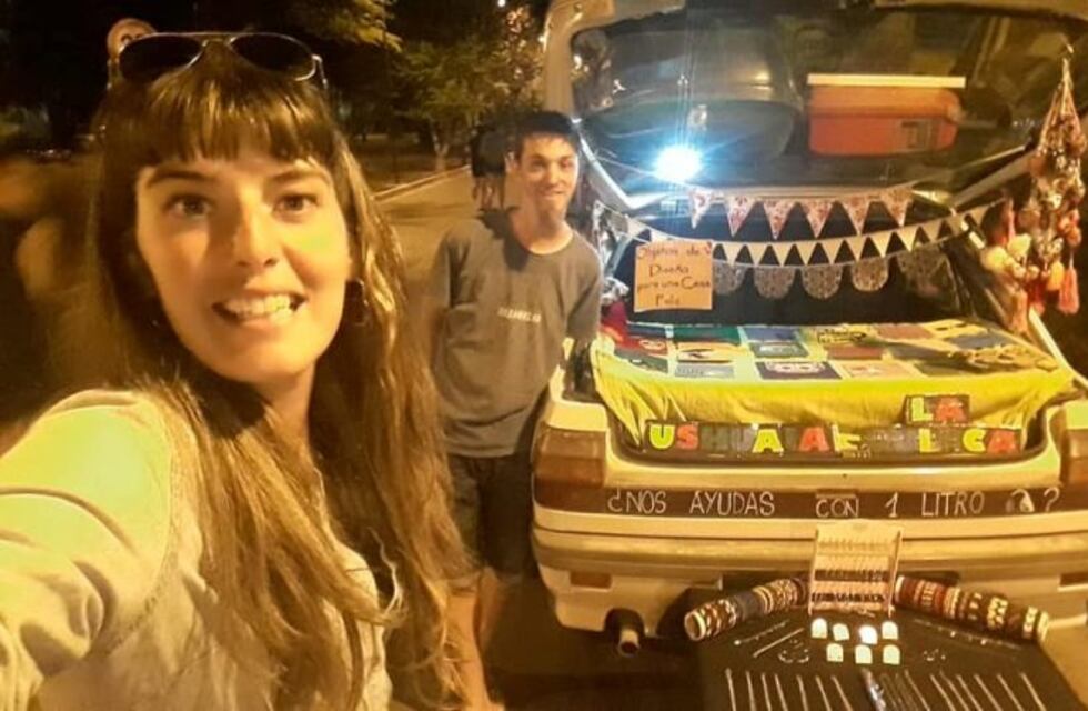 Salieron a recorrer el país en un Renault 11