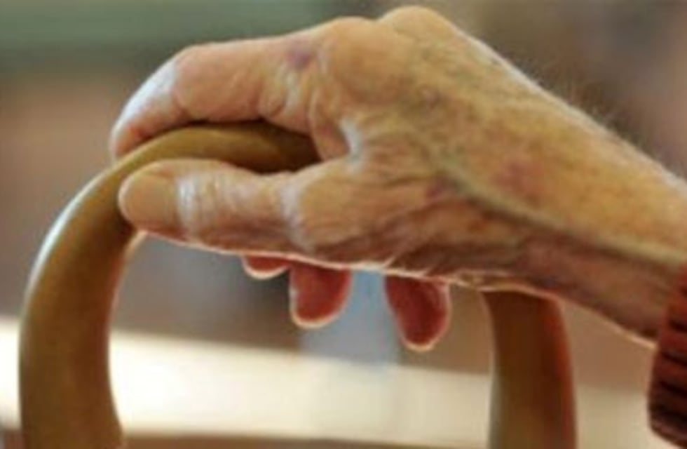 Indignante: una abuela fue arrastrada por el suelo en un Geriátrico de Tres Arroyos