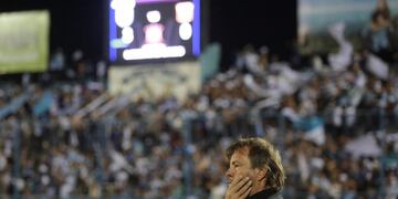 Zielinski analiza meter cinco o seis cambios para enfrentar a Huracán\u002E Pararía un equipo parecido al titular\u002E