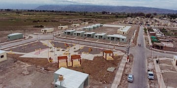 Las entregas se hacen con distancia social y máscaras puestas\u002E