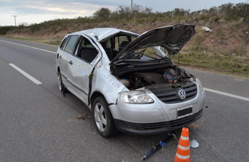 Un niño, un bebé y una mujer están en grave estado tras un vuelco en Tunuyán