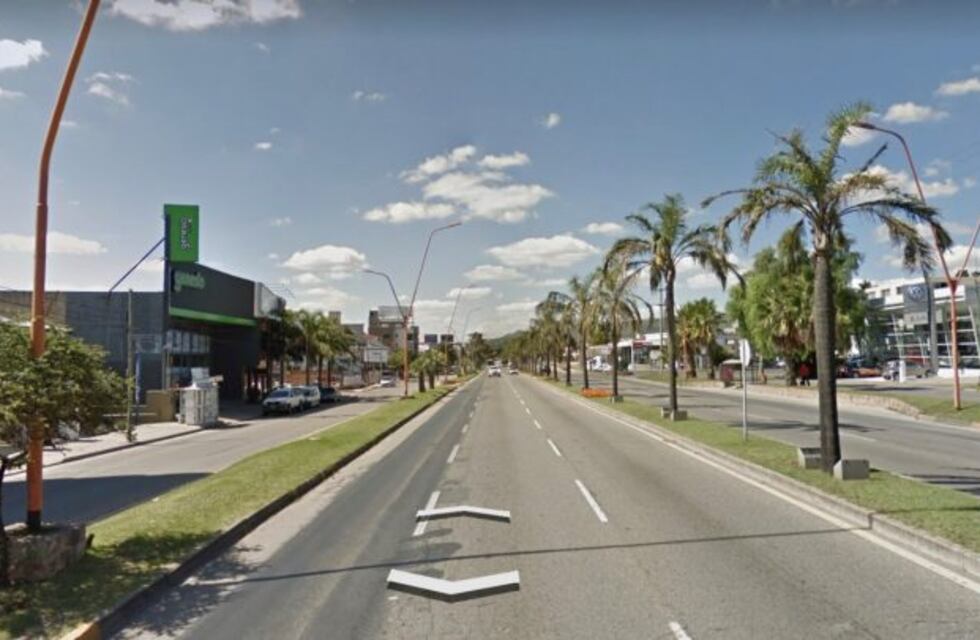 Carlos Paz: dos jóvenes gravemente heridos tras accidentarse en una moto