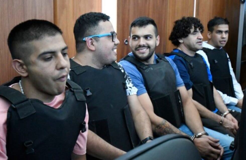 Allanaron las celdas de un ex barra de Central y de líderes de "Los Monos"