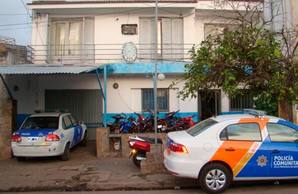 Lo liberaron, se peleó en la puerta y recibió un disparo en un pie