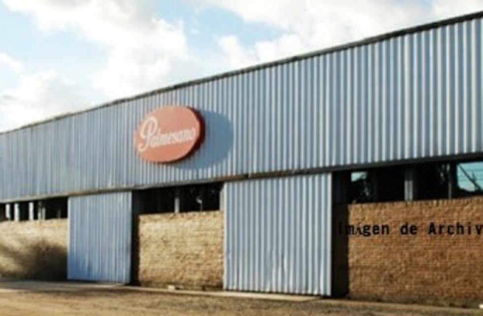 Principio de incendio en la fábrica de golosinas Palmesano de Bell Ville