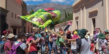 Purmamarqueños y visitantes, desataron el carnaval en el pueblo\u002E