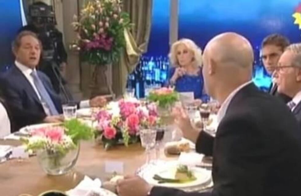 Scioli desmintió a Mirtha Legrand por el spot político y la criticó por defender a Macri
