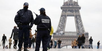 Conmoción en París por el hallazgo de una nena de 12 años muerta en una caja.