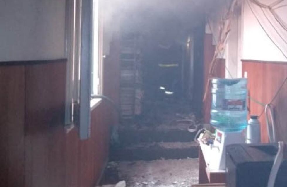 Incendio en gran parte de  sede judicial en zona playa