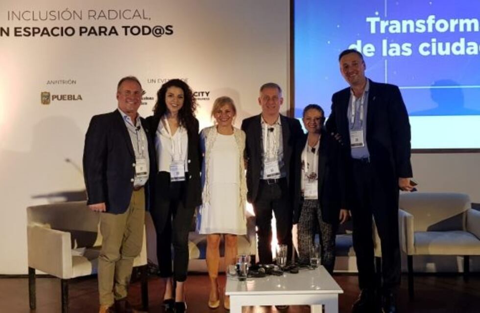 Avilés disertó en un congreso realizado en México