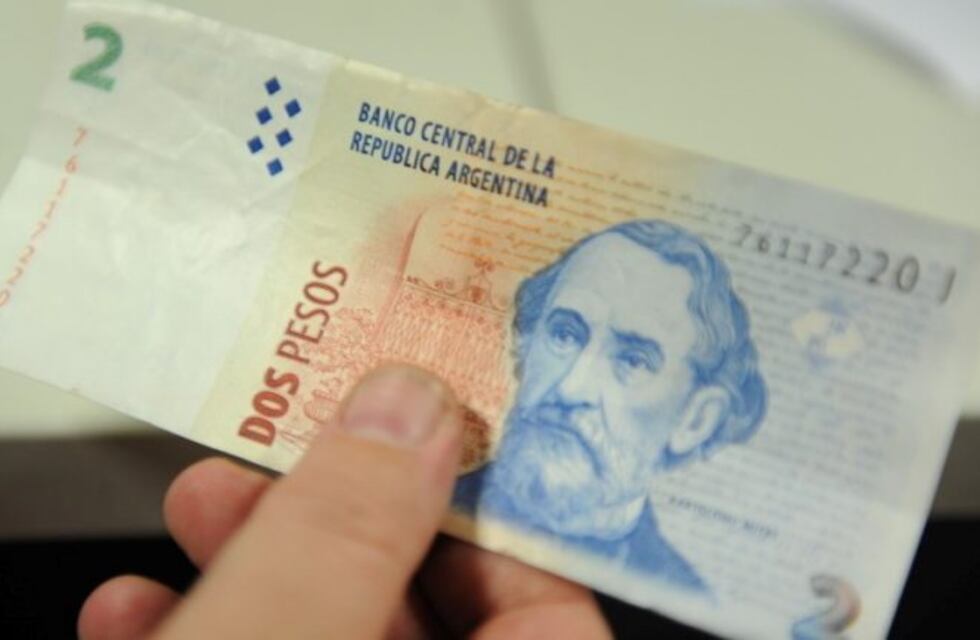 Piden que se extienda el plazo de canje de billetes de dos pesos