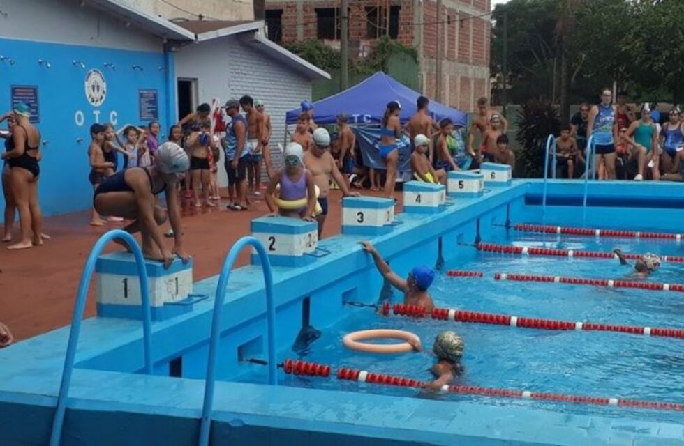 Inició el Torneo Oficial de la Asociación Obereña de Natación