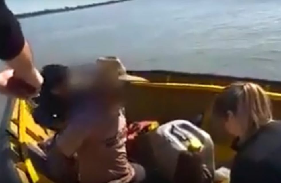 Así detenían a los narcos con 160 kilos droga en un doble fondo de su canoa