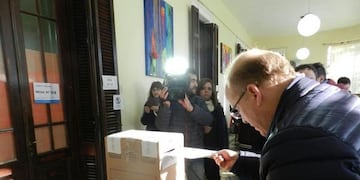 El ministro de la Producción fue el primero en saludar a la militancia en Rosario\u002E (Prensa Luis Contigiani)