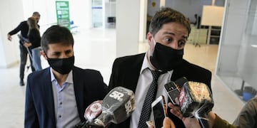 Luis Schiappa Pietra (izquierda) y Matías Edery llevan casi un año trabajando en el caso a partir del homicidio en el City Center de Rosario. (@mauroyasprizza)