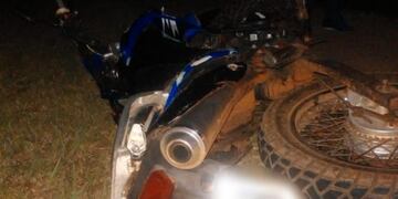 Despiste de una moto con el saldo fatal del fallecimiento de su conductor, este lunes 24 de febrero en Posadas\u002E (Policía de Misiones)