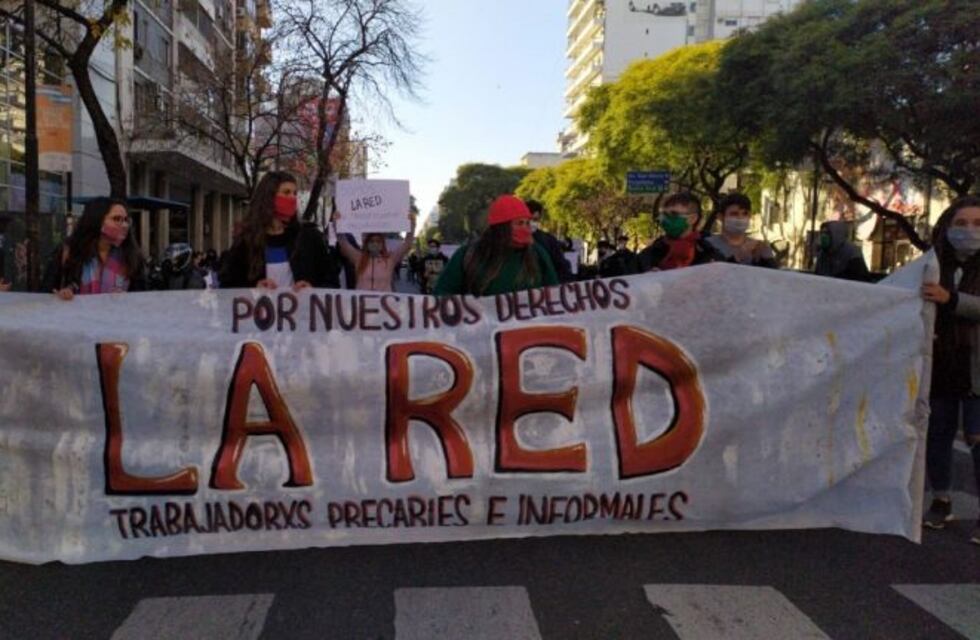 Trabajadores precarizados e informales marcharon por Avenida Pellegrini