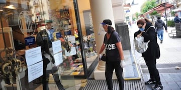 Coronavirus: cuáles son los comercios que pueden reabrir a partir de este jueves en la Ciudad (Clarín)