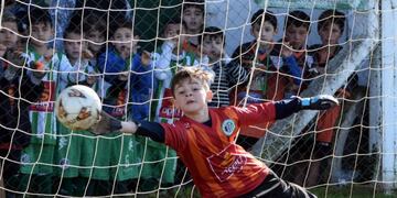Tiene 9 años, es arquero de Kimberley y River puso los ojos en él (Foto: TN)