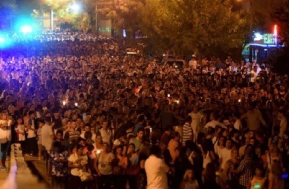 Multitudinaria muestra de fe en el Vía Crucis del Padre Ignacio