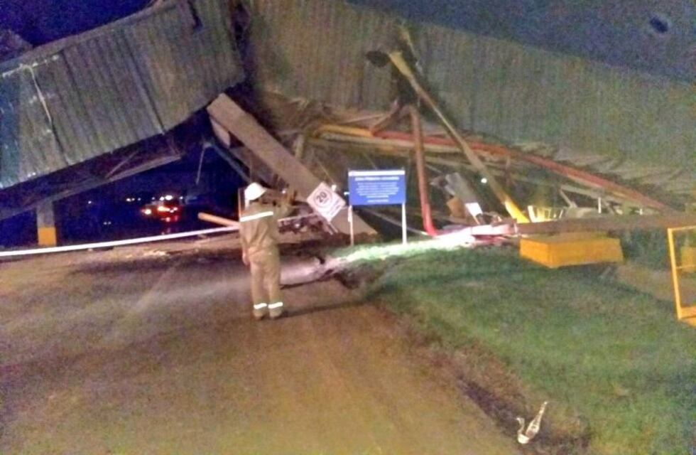 En una mala maniobra, un buque chocó un muelle y provocó serios destrozos en Terminal 6