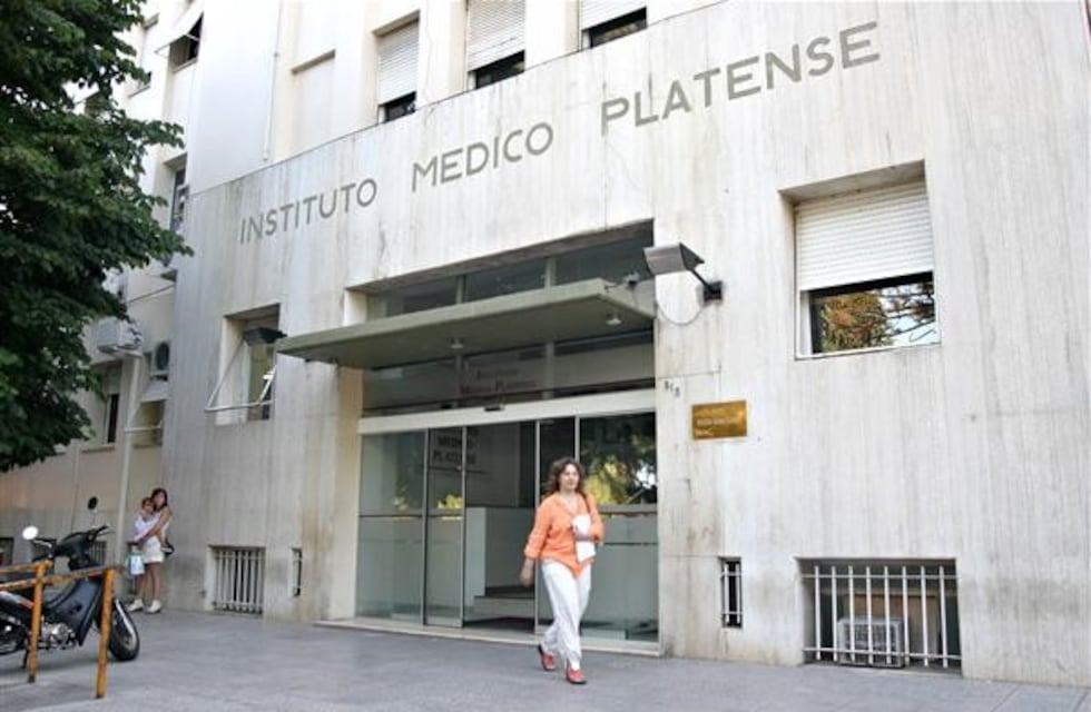 Investigan la muerte de una mujer luego de haberse realizado un bypass gástrico en una clínica platense