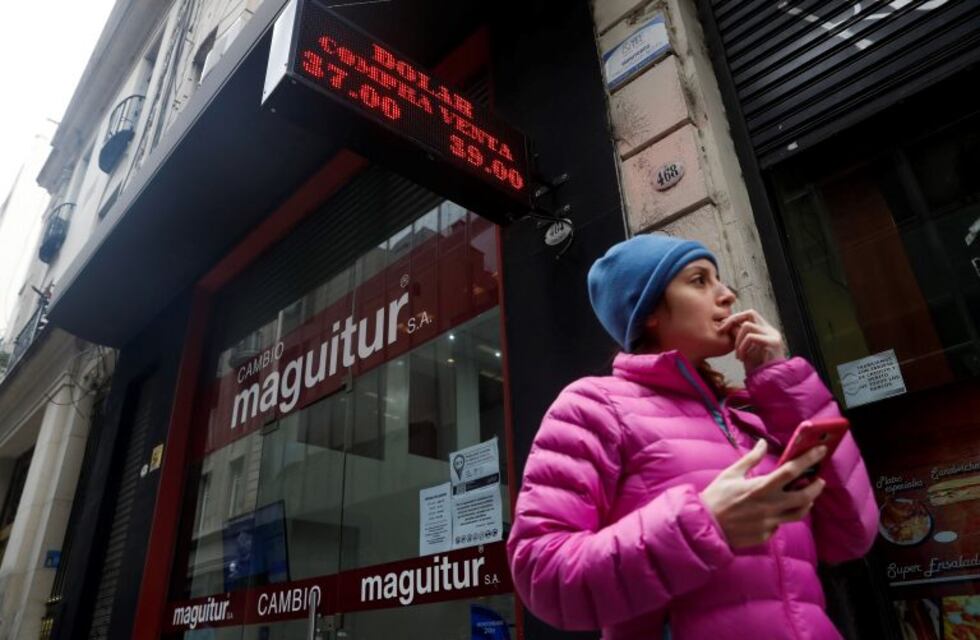 Tras los anuncios del Gobierno, el dólar rozó los $40 y finalmente cerró a $38