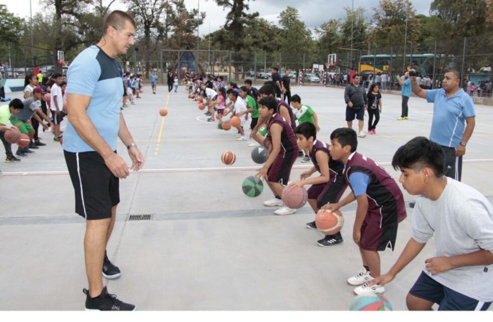 El ex NBA Rubén Wolkowyski trabajó con minibasquetbolistas jujeños